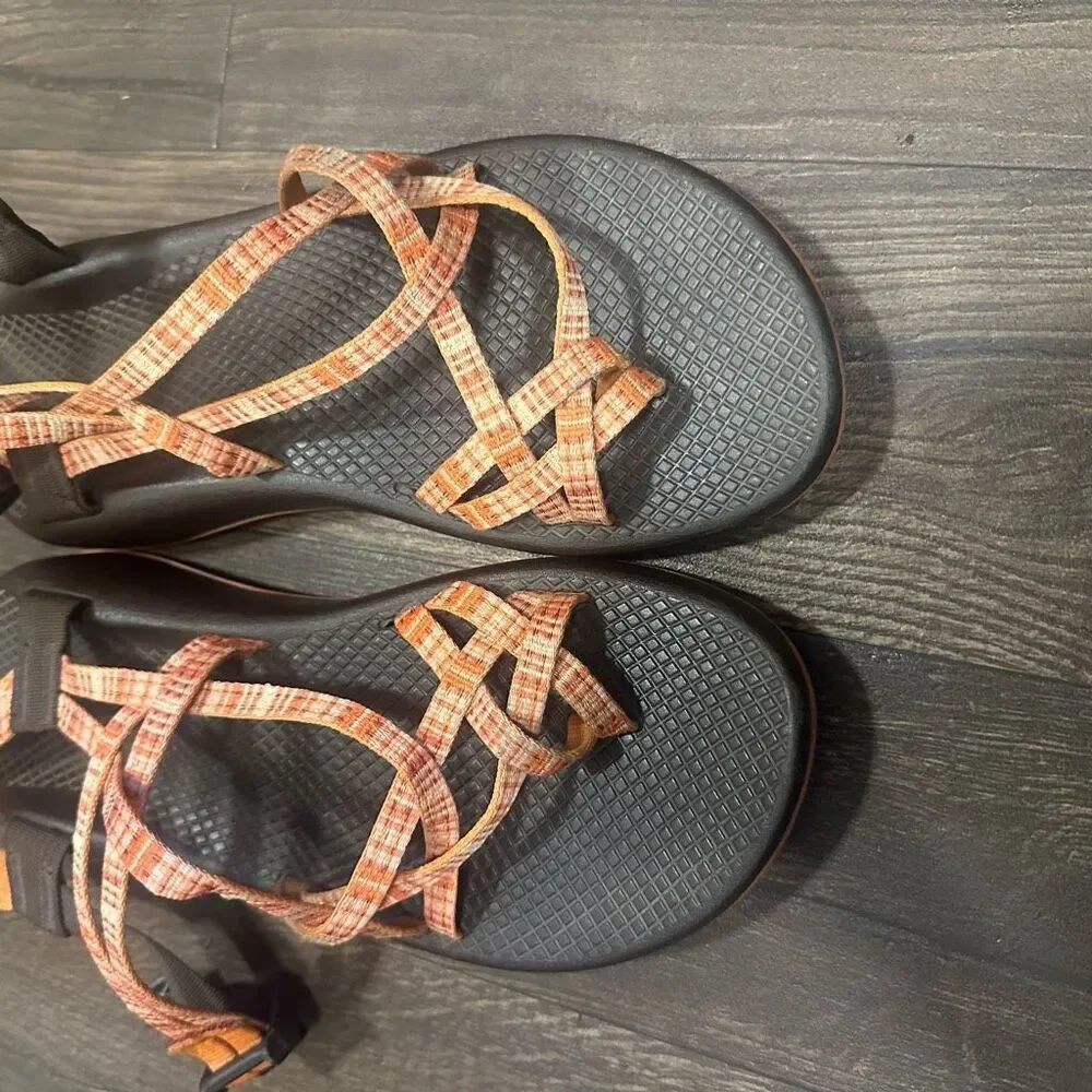 Chaco orange strappy ortho arch support M8/W10 gorpcore sandals